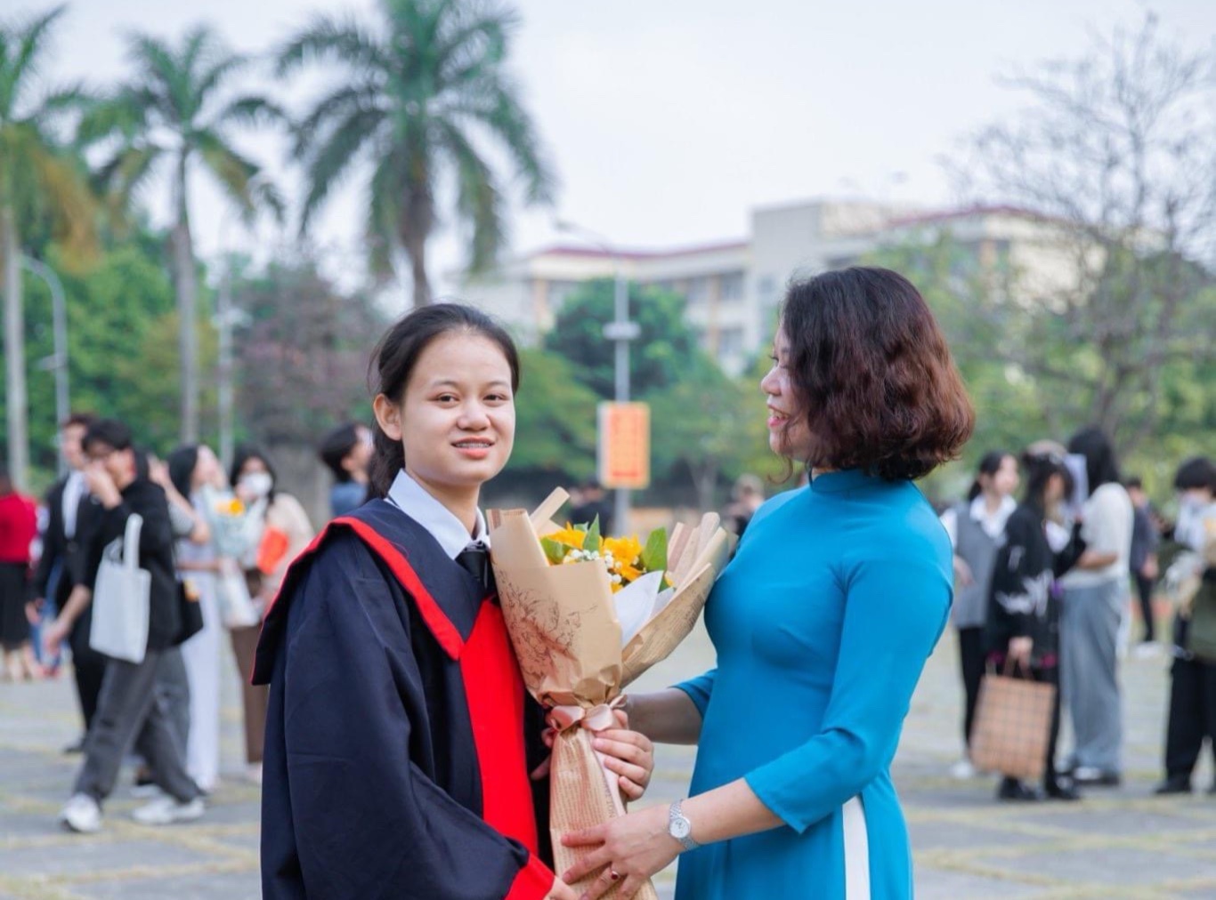 Đỗ Thị Vân Hà: Hành trình trở thành thủ khoa đầu vào và chinh phục học bổng của trường Đại học Kinh tế quốc dân Hà Nội.